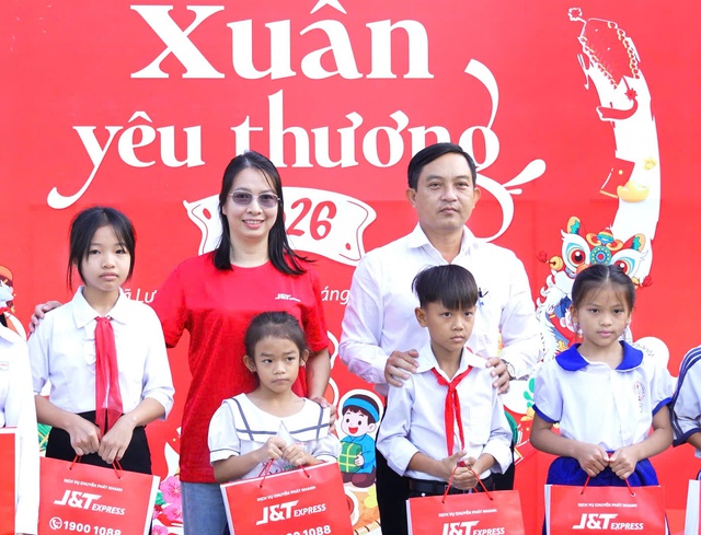 Mang 'Xu&acirc;n y&ecirc;u thương' đến những mảnh đời kh&oacute; khăn- Ảnh 1.