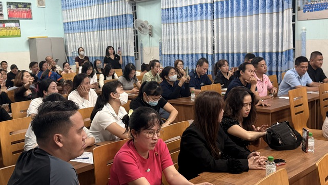 Vụ sườn heo k&eacute;m chất lượng v&agrave;o bếp ăn, phụ huynh y&ecirc;u cầu l&agrave;m r&otilde; - Ảnh 1.