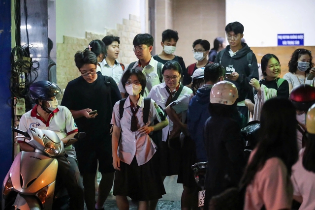 Kh&oacute; quản được dạy th&ecirc;m ngo&agrave;i nh&agrave; trường - Ảnh 2.