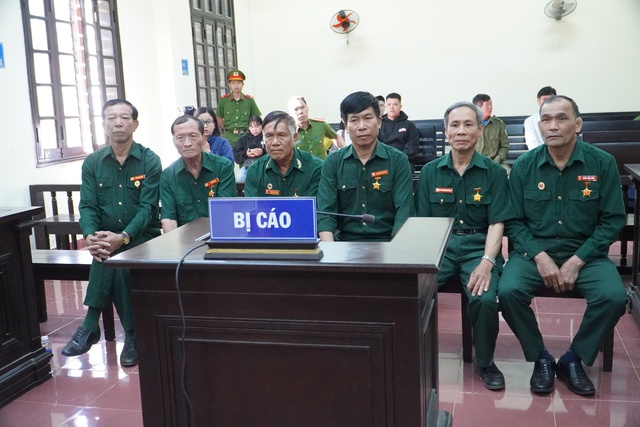 Đang x&eacute;t xử 6 cựu chiến binh k&ecirc;u oan sau khi ra t&ugrave; ở L&acirc;m Đồng - Ảnh 1.