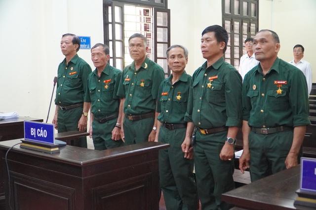 Viện kiểm s&aacute;t đề nghị phạt 6 cựu chiến binh hủy họai rừng từ 6 - 9 th&aacute;ng t&ugrave; - Ảnh 1.