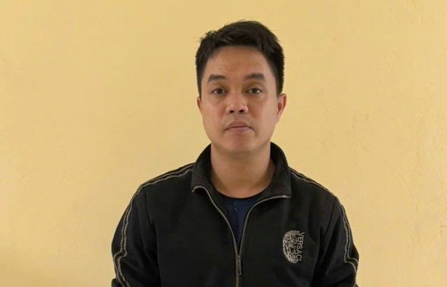 Gi&aacute;m đốc bị khởi tố v&igrave; sản xuất cả ng&agrave;n chai tương ớt giả cho bếp tập thể- Ảnh 1.