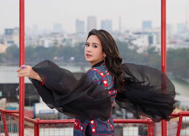 Diva Thanh Lam bất ngờ đ&oacute;ng phim Tết của Trấn Th&agrave;nh - Ảnh 1.