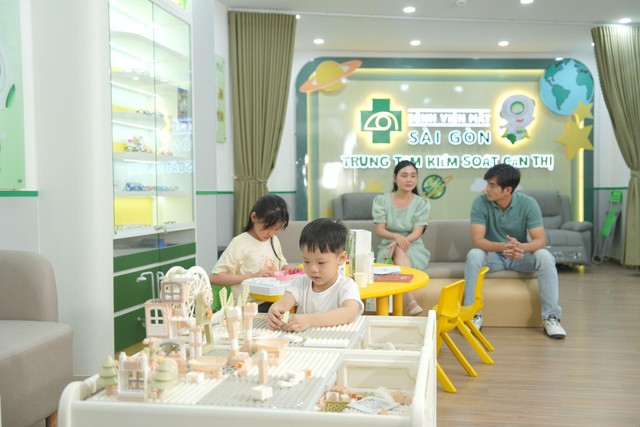 Bệnh viện Mắt Sài Gòn Bình Dương triển khai khám chữa bệnh bảo hiểm y tế - Ảnh 4.