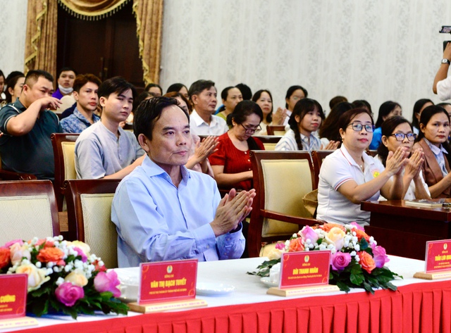 350.000 công nhân lao động được chuyển khoản 1 triệu đồng tối nay - Ảnh 1.