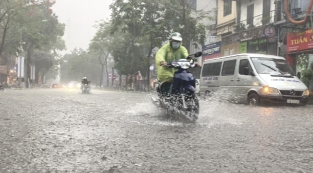 Dự b&aacute;o thời tiết đến 6.2: Miền Bắc r&eacute;t đậm, 5 tỉnh miền Trung mưa lớn- Ảnh 1.