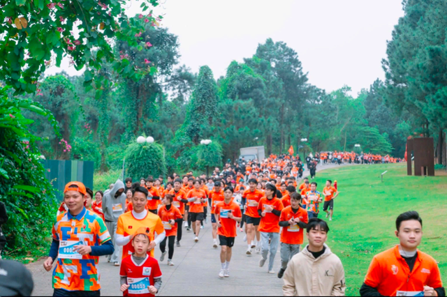 600 giảng vi&ecirc;n, sinh vi&ecirc;n c&ugrave;ng chạy bộ - Ảnh 1.