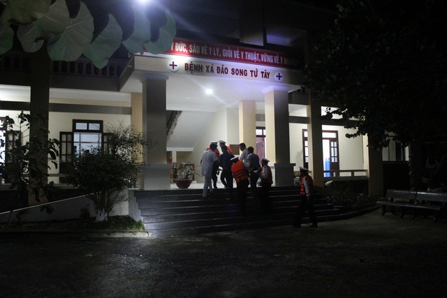 Bệnh xá Song Tử Tây cấp cứu ngư dân Khánh Hòa gặp tai nạn trên biển- Ảnh 1. Bệnh xá Song Tử Tây cấp cứu ngư dân Khánh Hòa gặp tai nạn trên biển- Ảnh 1.