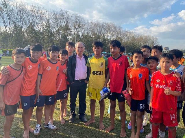 Bầu Đức trao thưởng khủng cho U.23 Việt Nam, t&igrave;nh y&ecirc;u b&oacute;ng đ&aacute; vẫn đong đầy- Ảnh 1.