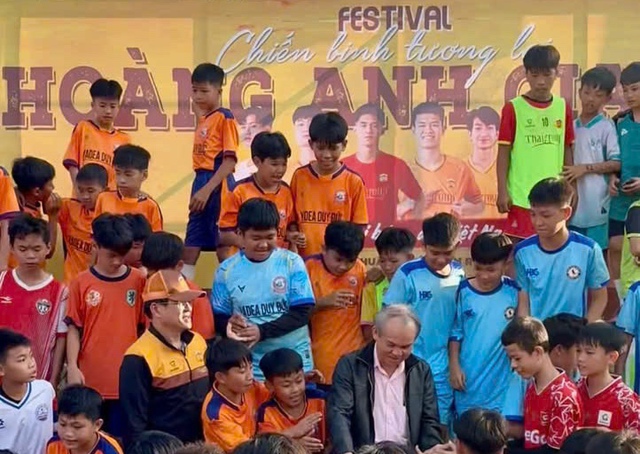 Bầu Đức trao thưởng khủng cho U.23 Việt Nam, t&igrave;nh y&ecirc;u b&oacute;ng đ&aacute; vẫn đong đầy- Ảnh 2.