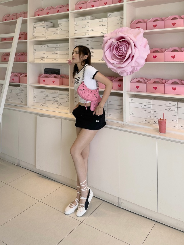 Giày ba lê lên ngôi, diện đẹp mà không lo bị ‘bánh bèo’ - Ảnh 1.