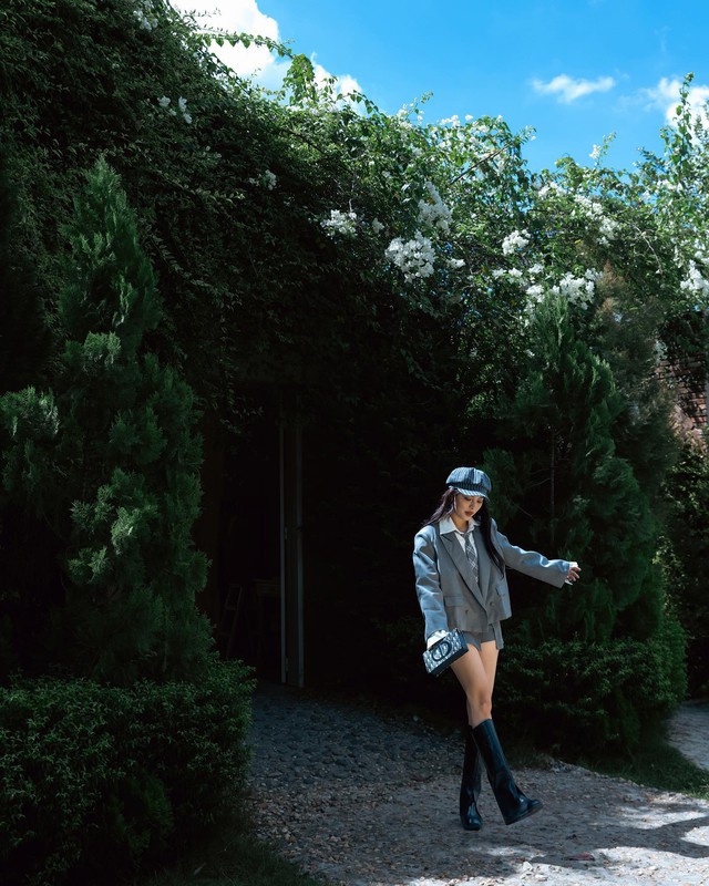 Hơi thở cổ điển trong bản phối áo blazer và mũ newsboy - Ảnh 2.