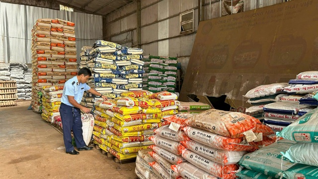 Hộ kinh doanh bị phạt 145 triệu đồng vì hàng nhập lậu, không rõ nguồn gốc - Ảnh 2.