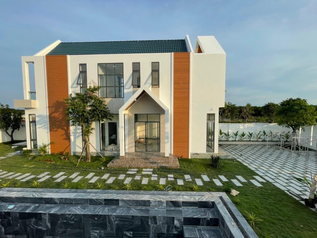 Tiết Cương gh&eacute; thăm biệt thự ngoại &ocirc; của L&ecirc; Giang - Ảnh 3.