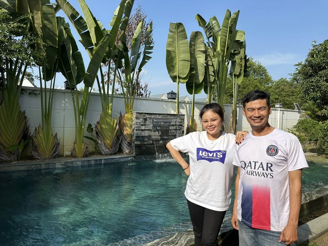 Tiết Cương gh&eacute; thăm biệt thự ngoại &ocirc; của L&ecirc; Giang - Ảnh 1.