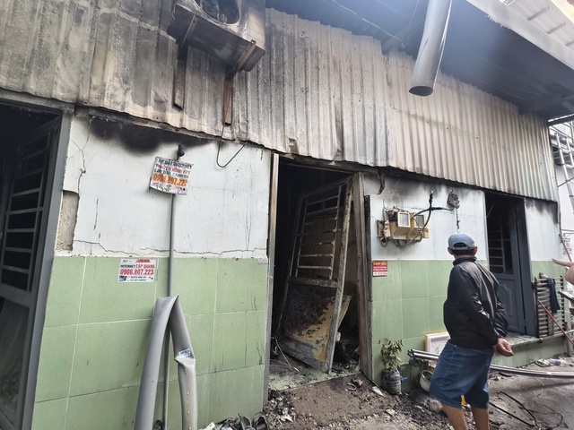 TP.HCM: Cháy rụi 4 phòng trọ ở đường Huỳnh Tấn Phát- Ảnh 1. TP.HCM: Cháy rụi 4 phòng trọ ở đường Huỳnh Tấn Phát- Ảnh 1.