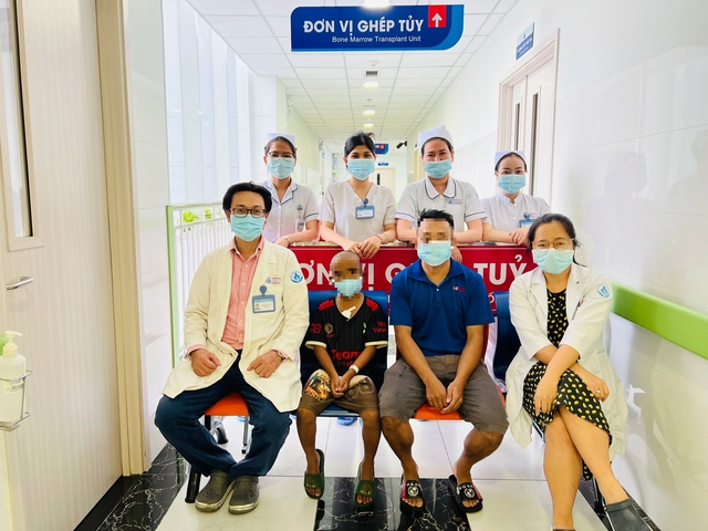 TP.HCM: Anh trai 10 tuổi hiến tế b&agrave;o gốc cứu em 8 tuổi bị suy tủy nặng- Ảnh 2.