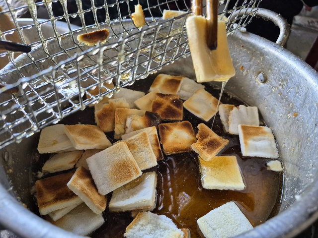 Giữ hương tết xưa: Bánh 'bảy lửa' đậm vị tết quê- Ảnh 6. Giữ hương tết xưa: Bánh 'bảy lửa' đậm vị tết quê- Ảnh 6.