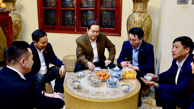 Chủ tịch Quốc hội thắp hương tưởng nhớ cố Tổng Bí thư Nguyễn Phú Trọng- Ảnh 3. Chủ tịch Quốc hội thắp hương tưởng nhớ cố Tổng Bí thư Nguyễn Phú Trọng- Ảnh 3.