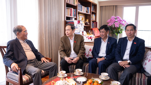 Chủ tịch Quốc hội thắp hương tưởng nhớ cố Tổng Bí thư Nguyễn Phú Trọng- Ảnh 4. Chủ tịch Quốc hội thắp hương tưởng nhớ cố Tổng Bí thư Nguyễn Phú Trọng- Ảnh 4.