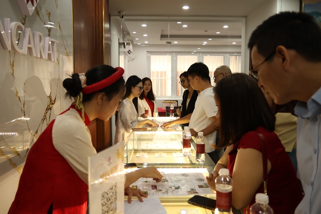 Mổ xẻ chuyện gi&aacute; bạc dồn dập 'tăng rất nhanh v&agrave; giảm rất s&acirc;u' - Ảnh 2.