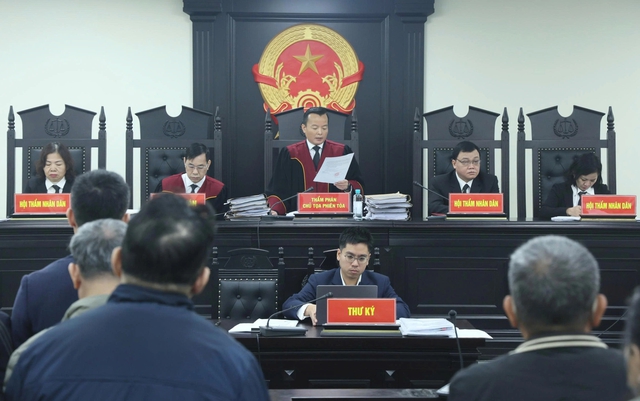 Cựu Gi&aacute;m đốc BHXH Bắc Giang nhận hối lộ , nghĩ l&agrave; ứng xử c&ocirc;ng việc - Ảnh 2.