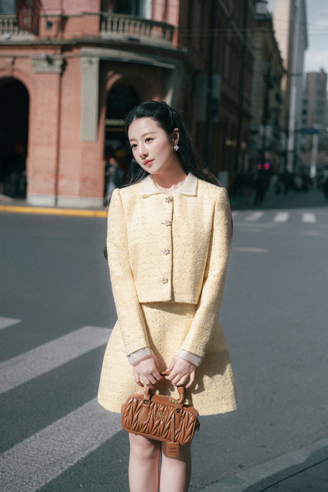 Những gam màu may mắn ai cũng mặc dịp đầu năm - Ảnh 5.