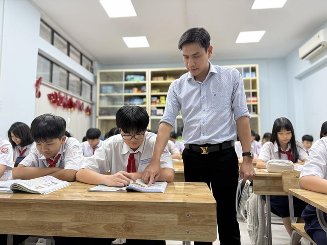 Tranh luận về thời gian thi lớp 10: Gi&aacute;m đốc Sở GD-ĐT TP.HCM n&oacute;i g&igrave;? - Ảnh 1.