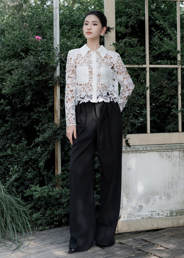 Làm mới phong cách hằng ngày cùng áo sơ mi cổ điển, sơ mi thắt nơ...- Ảnh 3.