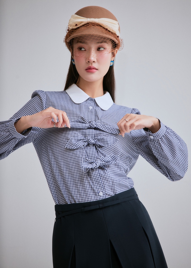 Làm mới phong cách hằng ngày cùng áo sơ mi cổ điển, sơ mi thắt nơ...- Ảnh 1.