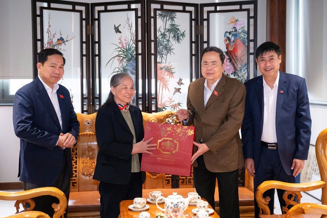 Chủ tịch nước Lương Cường ch&uacute;c tết tri &acirc;n c&aacute;c nguy&ecirc;n l&atilde;nh đạo Đảng, Nh&agrave; nước - Ảnh 2.