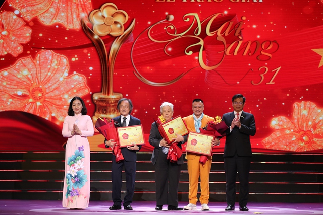 H&ograve;a Minzy 'c&agrave;n qu&eacute;t' giải thưởng, L&acirc;m Vỹ Dạ l&agrave; diễn vi&ecirc;n s&acirc;n khấu được y&ecirc;u th&iacute;ch- Ảnh 7.