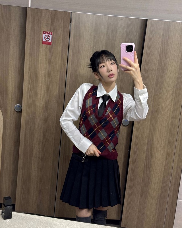 Đổi mới tủ đồ với trang phục họa tiết ô kim cương đầy phá cách - Ảnh 5.