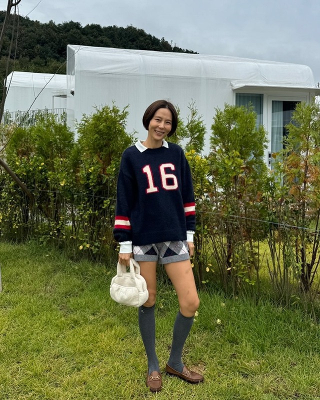 Đổi mới tủ đồ với trang phục họa tiết ô kim cương đầy phá cách - Ảnh 8.