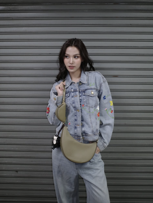 Bản phối đời thường trở nên ấn tượng hơn với. áo khoác denim  - Ảnh 10.