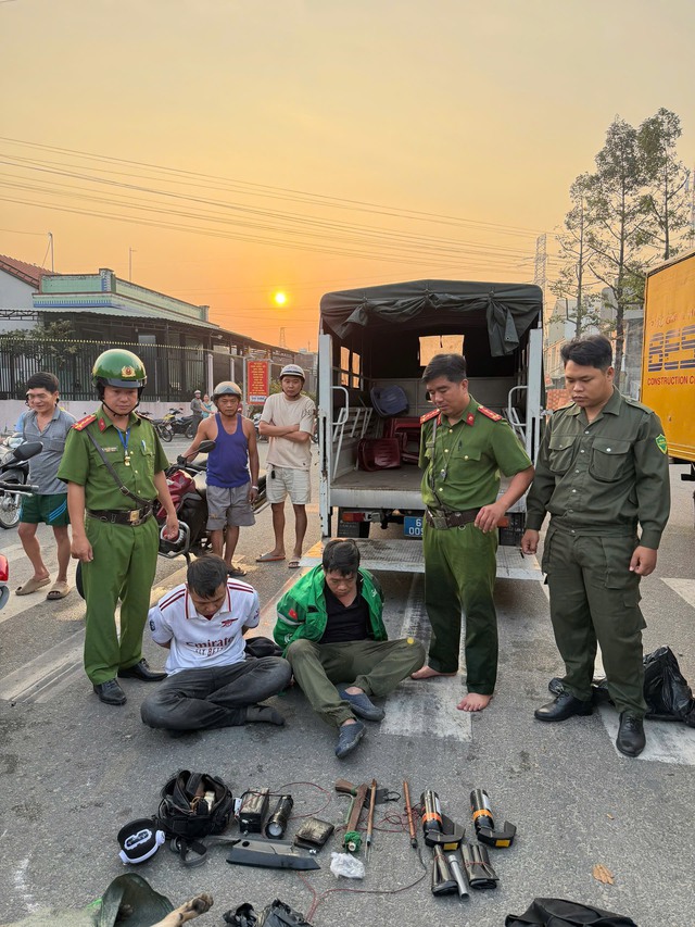Nghi can trộm chó dùng bình xịt hơi cay chống trả công an ở TP.HCM- Ảnh 1. Nghi can trộm chó dùng bình xịt hơi cay chống trả công an ở TP.HCM- Ảnh 1.