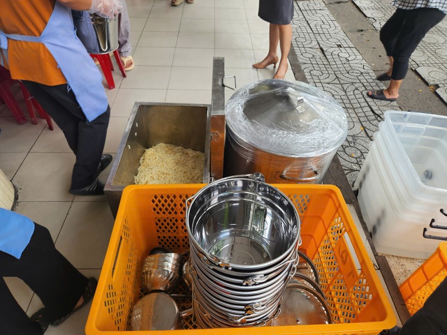 Th&ecirc;m h&agrave;ng ng&agrave;n học sinh TP.HCM tạm dừng ăn b&aacute;n tr&uacute; v&igrave; lo ngại thực phẩm - Ảnh 1.