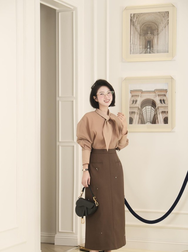 Sự tinh tế gói gọn trong những thiết kế áo blouse - Ảnh 7.