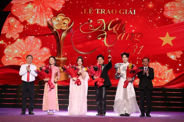 H&ograve;a Minzy 'c&agrave;n qu&eacute;t' giải thưởng, L&acirc;m Vỹ Dạ l&agrave; diễn vi&ecirc;n s&acirc;n khấu được y&ecirc;u th&iacute;ch- Ảnh 6.