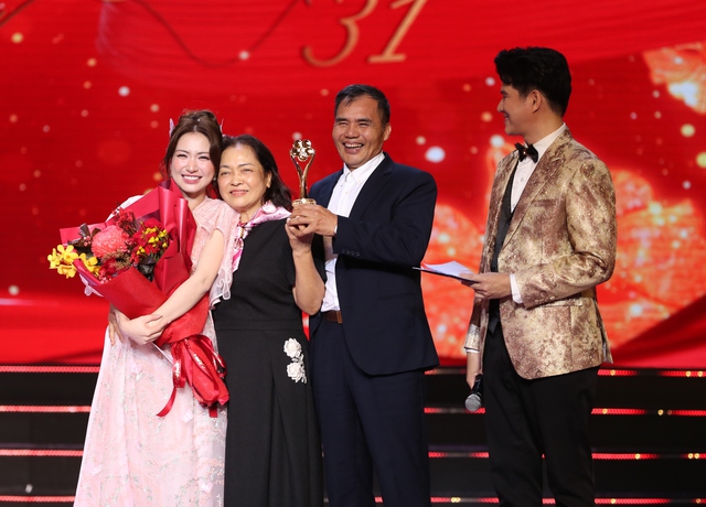 H&ograve;a Minzy 'c&agrave;n qu&eacute;t' giải thưởng, L&acirc;m Vỹ Dạ l&agrave; diễn vi&ecirc;n s&acirc;n khấu được y&ecirc;u th&iacute;ch- Ảnh 5.