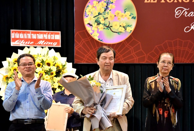 Nh&agrave; văn B&igrave;nh Dương, B&agrave; Rịa &ndash; Vũng T&agrave;u, TP.HCM 'về chung một nh&agrave;' nhận giải thưởng- Ảnh 5.