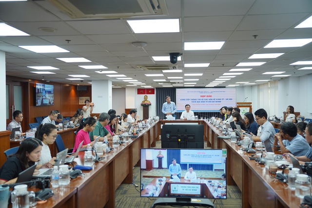 TP.HCM sắp thí điểm cho người dân đăng ký sử dụng tạm thời vỉa hè qua phần mềm- Ảnh 1. TP.HCM sắp thí điểm cho người dân đăng ký sử dụng tạm thời vỉa hè qua phần mềm- Ảnh 1.