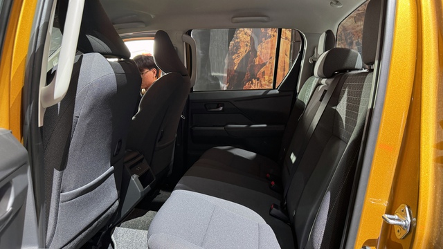 Toyota Hilux 2026 lột x&aacute;c thiết kế, chốt gi&aacute; từ 632 triệu đồng- Ảnh 6.