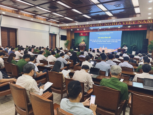 Trưởng ph&ograve;ng CSGT TP.HCM: Xử l&yacute; lấn chiếm vỉa h&egrave; đến đ&acirc;u, gắn camera đến đ&oacute; - Ảnh 1.