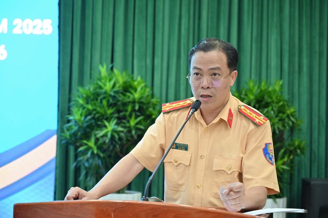 Trưởng ph&ograve;ng CSGT TP.HCM: Xử l&yacute; lấn chiếm vỉa h&egrave; đến đ&acirc;u, gắn camera đến đ&oacute; - Ảnh 2.