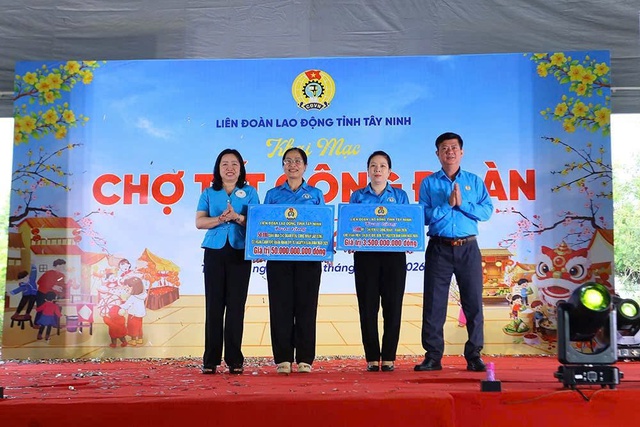 Qu&agrave; Tết &yacute; nghĩa cho người lao động T&acirc;y Ninh trong chương tr&igrave;nh Chợ Tết C&ocirc;ng đo&agrave;n 2026 - Ảnh 2.