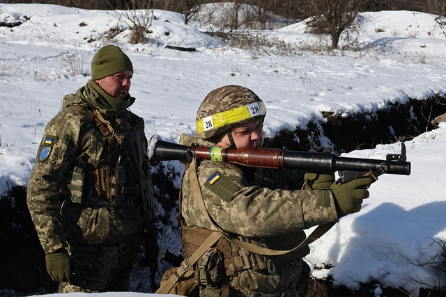 Chiến sự Ukraine khắc nghiệt giữa băng giá - Ảnh 1.