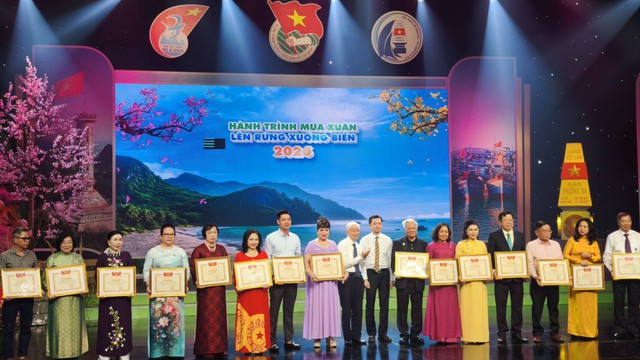 Hành trình sẻ chia trách nhiệm với cộng đồng và người dân vùng biển đảo- Ảnh 6. Hành trình sẻ chia trách nhiệm với cộng đồng và người dân vùng biển đảo- Ảnh 6.