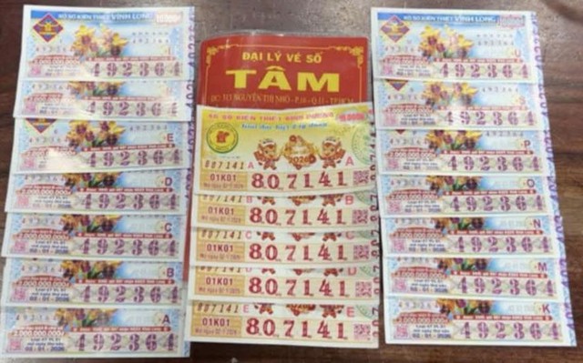 TP.HCM: 19 tờ trúng độc đắc xổ số miền Nam 2 đài Bình Dương, Vĩnh Long- Ảnh 1. TP.HCM: 19 tờ trúng độc đắc xổ số miền Nam 2 đài Bình Dương, Vĩnh Long- Ảnh 1.
