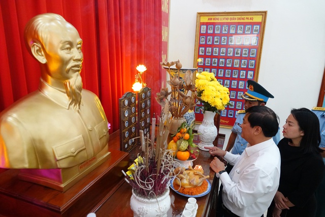 B&aacute;o Thanh Ni&ecirc;n dựng bia tưởng niệm 18 liệt sĩ tại Trung đo&agrave;n Kh&ocirc;ng qu&acirc;n 917- Ảnh 5.